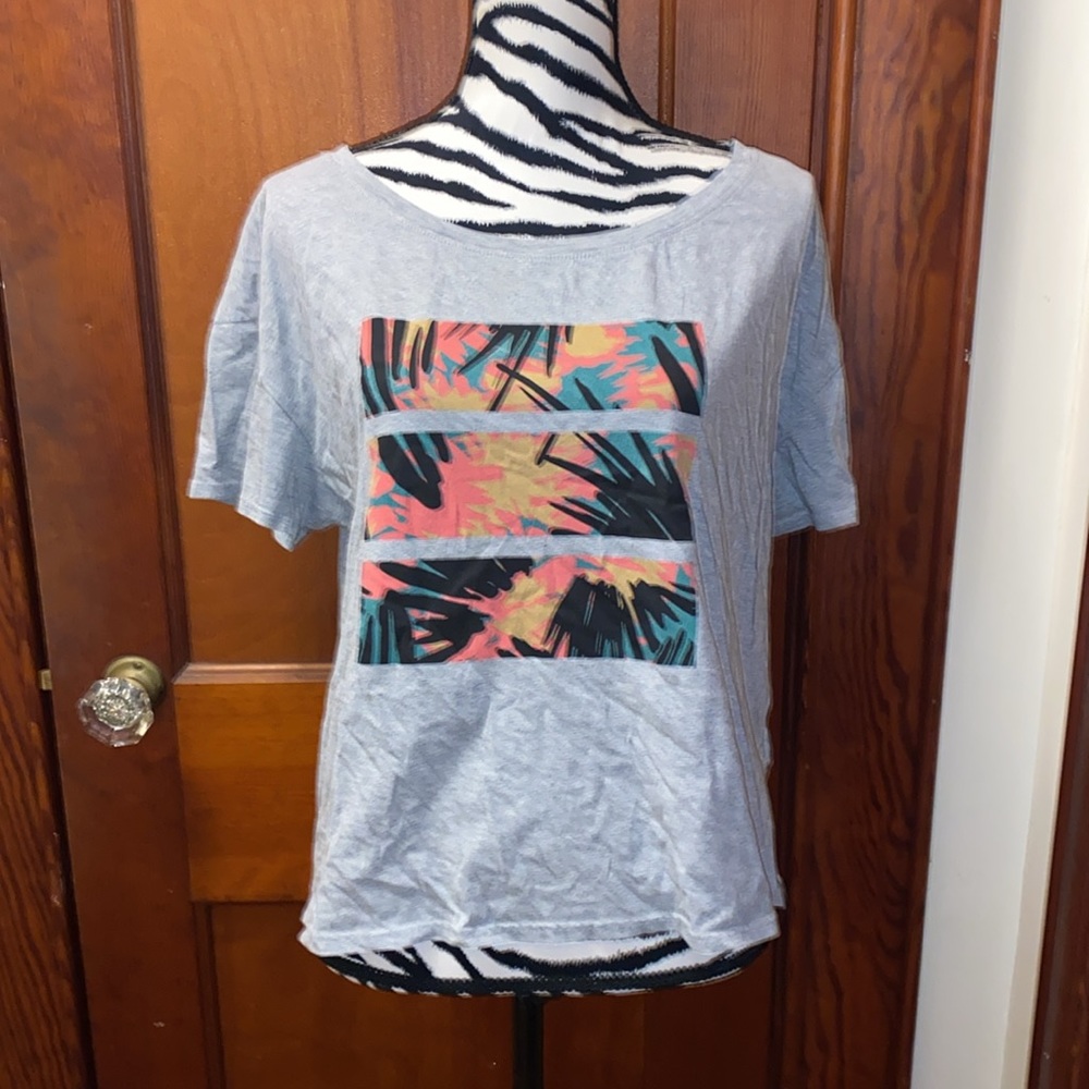 PraNa short sleeve gray T shirt, tropical print, size extra large